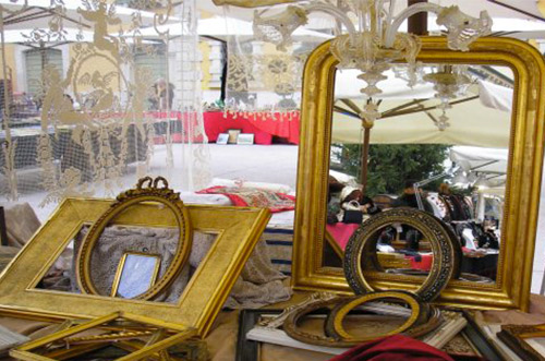 ANTIQUES ITEMS MARKET